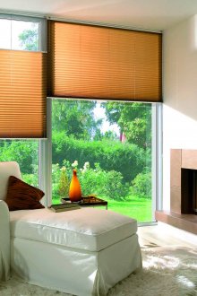 Μπεζ καλύμματα στο σαλόνι