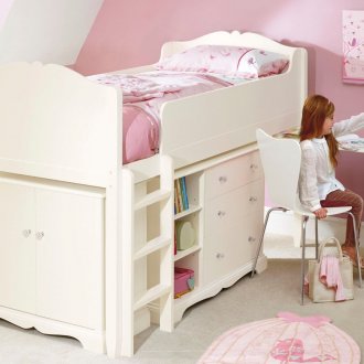 Κρέμα κρεβάτι πατάρι στο παιδικό δωμάτιο για το κορίτσι