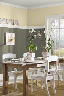 Γκρι και μπεζ χρώματα στο εσωτερικό της κουζίνας