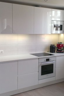 Γυαλιστερό λευκό μοντέρνο ακουστικό στυλ