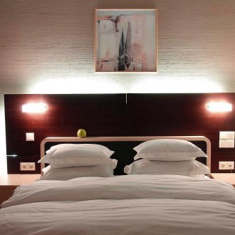 Στρουθοκάμησε το τείχος του υπνοδωματίου με στόκο