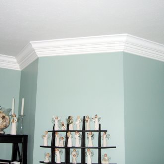 Γυαλιστερό χρώμα πάνω στην οροφή της κρεβατοκάμαρας