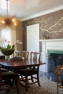 Λευκή πλακόστρωση στην οροφή στο εσωτερικό με το στυλ art deco