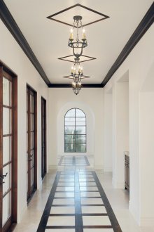 Μαύρο πλακόστρωση στην οροφή στο εσωτερικό σε ασπρόμαυρο εσωτερικό