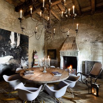 Shod πολυέλαιο στο εσωτερικό της τραπεζαρίας-σαλόνι