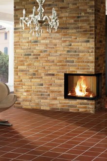 Τούβλα πλακάκια τούβλου στην εσωτερική διακόσμηση του καθιστικού