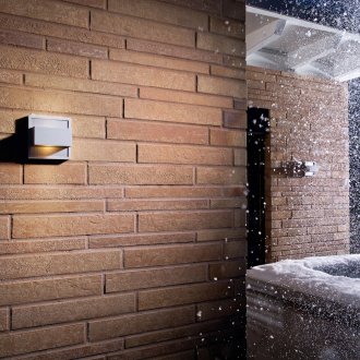 Καφέ πλακάκια κλίνκερ στη διακόσμηση της πρόσοψης του σπιτιού