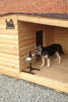 Doghouse με βεράντα