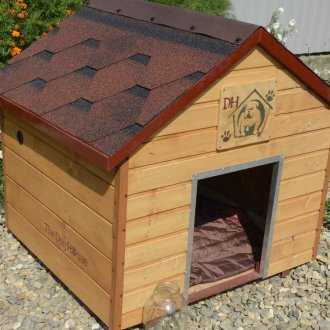 Όμορφο κουτί σκυλιών από την επένδυση