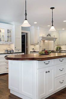 Κλασική κουζίνα 20 τ.μ. με νησί