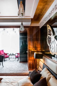 Μεγάλες πεταλούδες στο ντεκόρ τοίχου