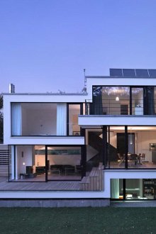 Κομψή κατοικία υψηλής τεχνολογίας