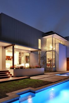 Σύγχρονη πισίνα πισίνας υψηλής τεχνολογίας