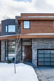 Μικρή διώροφη κατοικία υψηλής τεχνολογίας