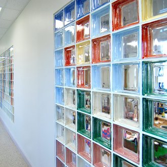 Πολύχρωμα γυάλινα μπλοκ