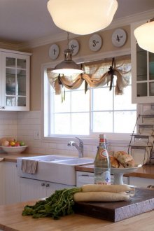 Αυστριακά κουρτίνες από λινό στην κουζίνα