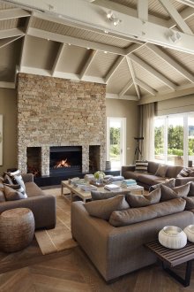 Γκρι λευκά κουρτίνες στο σαλόνι