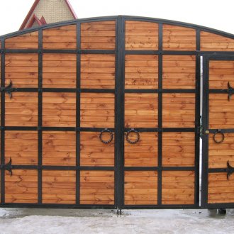 Ξύλινες και μεταλλικές πύλες με πύλη