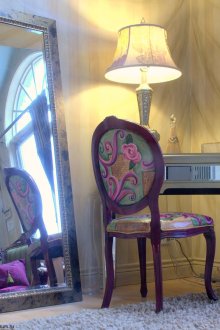 Δεκαπενθήτρια καρέκλα στο σαλόνι