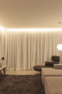 Στρογγυλό πολυέλαιο με λευκή οροφή