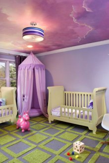 Σύγχρονος πολυέλαιος με οροφή τσαγιού λιλά στο φυτώριο