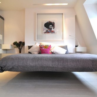 Κρεμαστό γκρι κρεβάτι