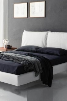 Ασπρόμαυρη κρεβατοκάμαρα 14 τ.μ.