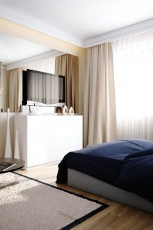 Λευκή και μπεζ κρεβατοκάμαρα 13 τ.μ.