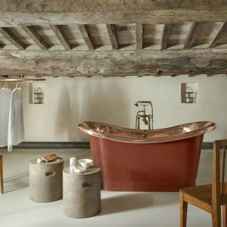 Σοφίτα μπάνιο με ξύλινη οροφή