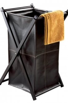 Δερμάτινο μαύρο μπάνιο στο μπάνιο