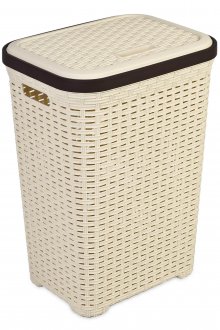 Μπεζ κοστούμι στο μπάνιο