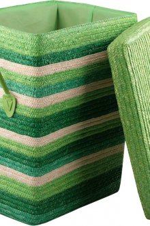 Σταθερό ψάθινο καλάθι πλυντηρίου στο μπάνιο