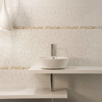 Κεραμικό πλακάκι με σχέδια στο σχεδιασμό του μπάνιου