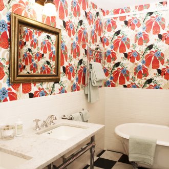 Αυτοκόλλητη ταινία στο σχεδιασμό του μπάνιου