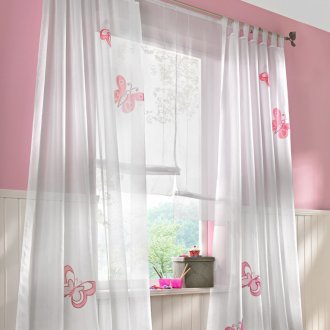 Οργανικά κουρτίνες με πεταλούδες στο φυτώριο