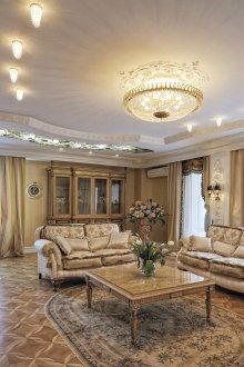 Art laminate δάπεδο σε ένα κλασικό σαλόνι