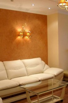 Πορτοκαλί στόκος στη διακόσμηση του καθιστικού