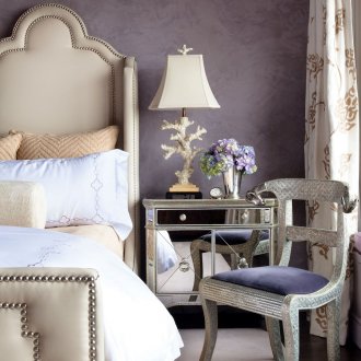 Σκούρο μωβ υπνοδωμάτιο στόκος