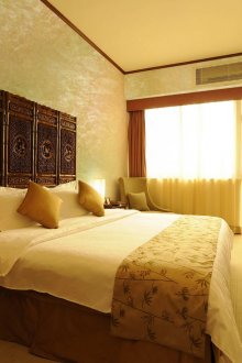 Χρυσή στόκος στη διακόσμηση του υπνοδωματίου