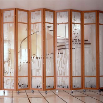 Πτυσσόμενη οθόνη σε τροχούς από ξύλο και γυαλί