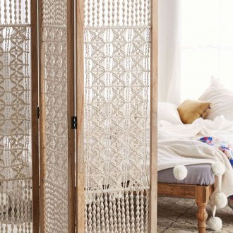 Αναδιπλούμενη οθόνη στην κρεβατοκάμαρα