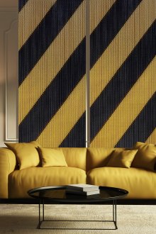 Οθόνη από μεταλλικές αλυσίδες στο εσωτερικό