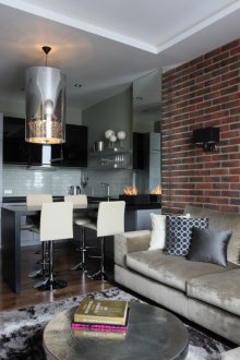 Ταπετσαρία υπό τούβλο σε διαμέρισμα στούντιο