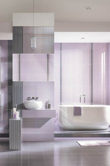 Ανοιχτό μωβ και γκρι χρώματα στο μπάνιο