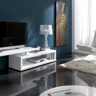 Κομψή λευκή τηλεόραση στο καθιστικό