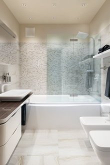 Μπεζ και λευκό μπάνιο