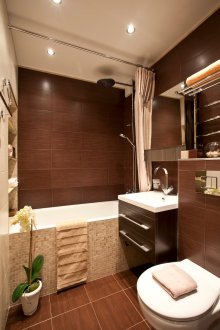 Καλό καφέ-μπεζ μπάνιο