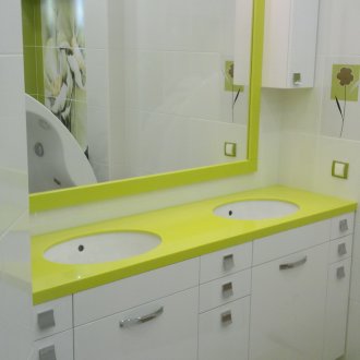 Ανοιχτό πράσινο ντεκόρ στο μπάνιο