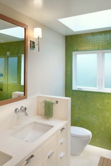 Πράσινο κεραμίδια στο μπάνιο