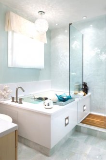 Μπλε διακοσμητικό γύψο στη διακόσμηση του μπάνιου